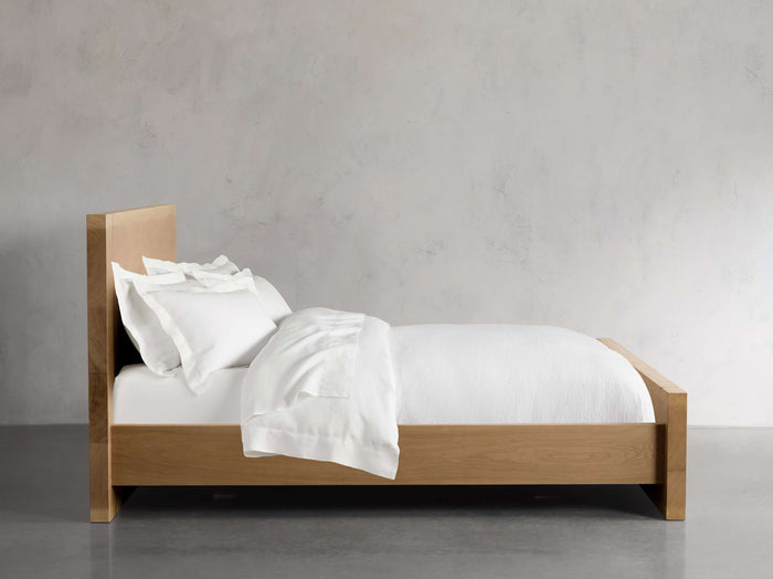 Mihaela Oak Bed in Vin Alb 85.25"