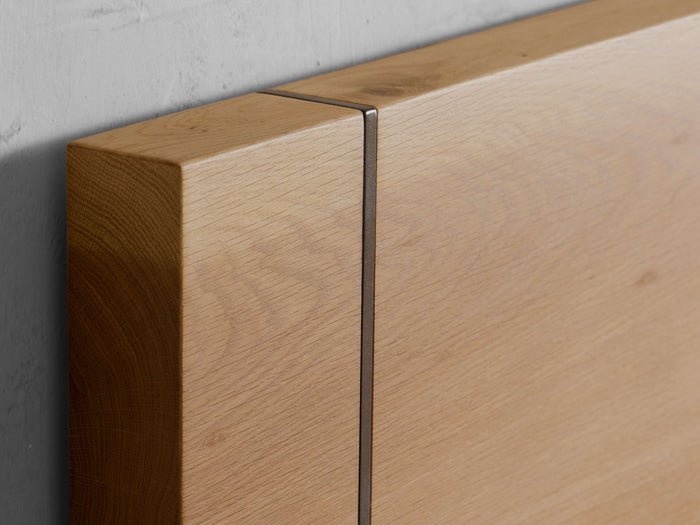 Mihaela Oak Bed in Vin Alb 85.25"