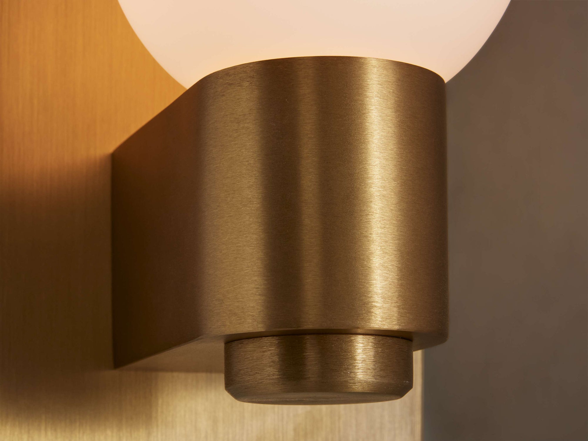 Casen Sconce